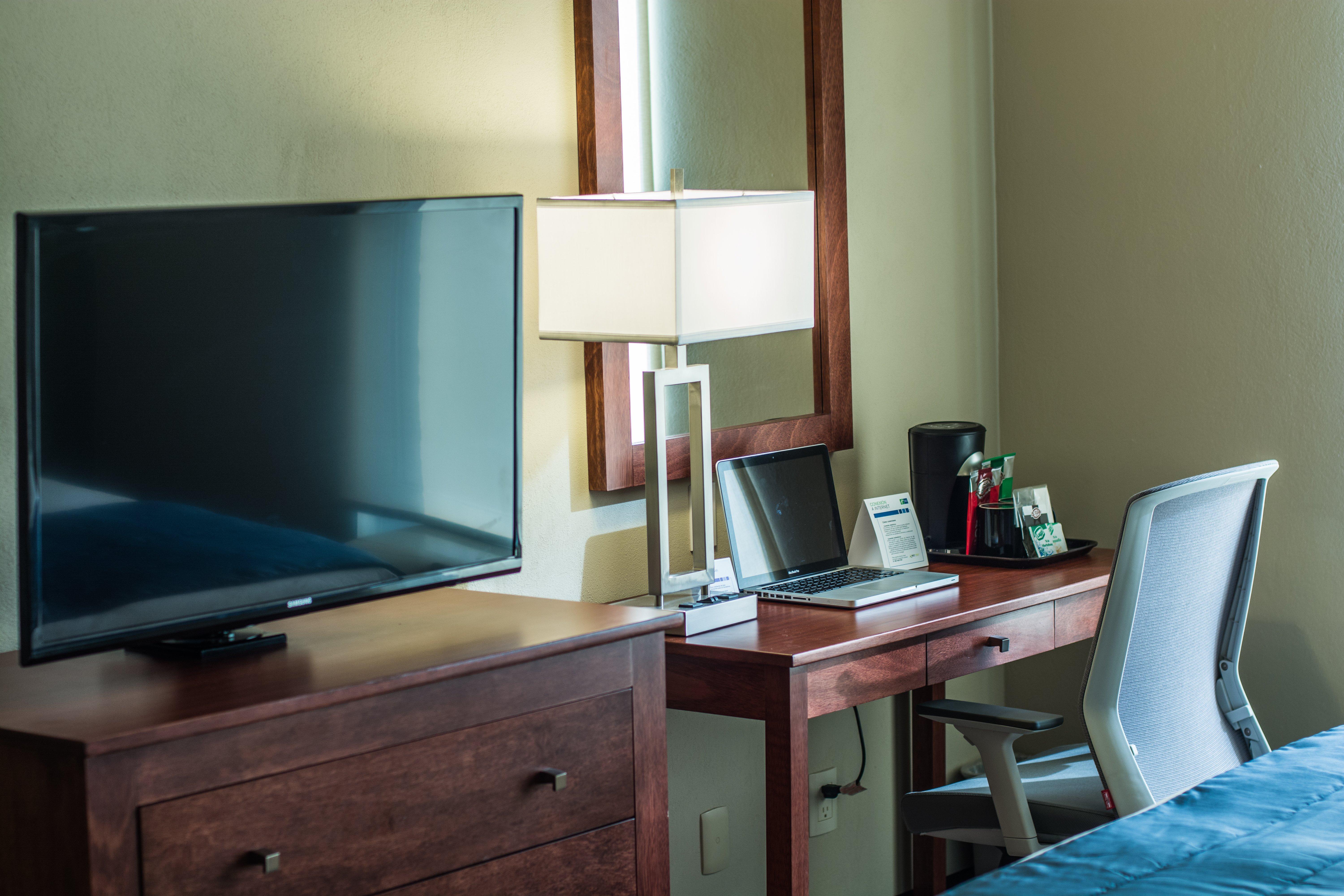 Holiday Inn Express Guadalajara Aeropuerto By Ihg Las Pintas Zewnętrze zdjęcie