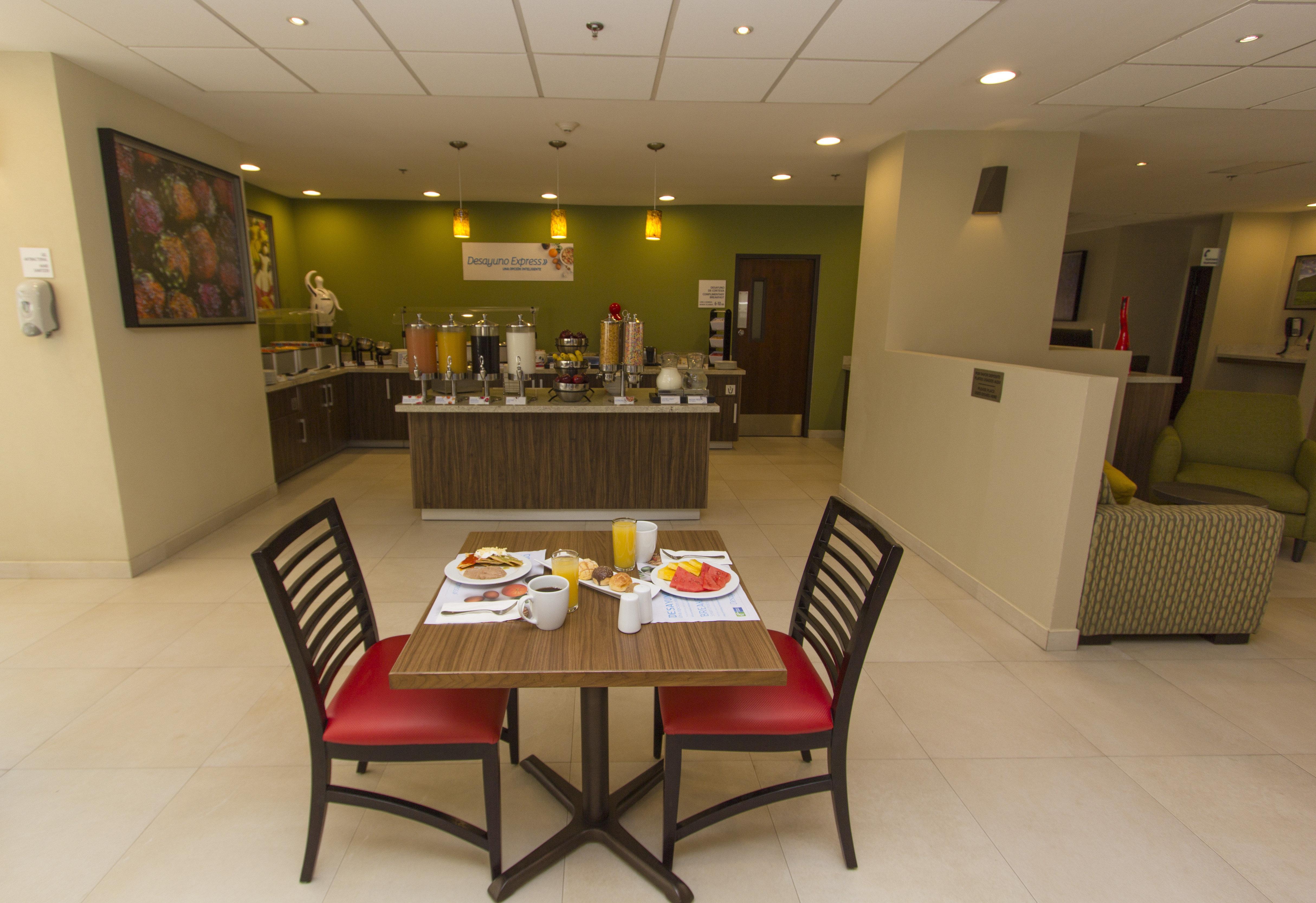 Holiday Inn Express Guadalajara Aeropuerto By Ihg Las Pintas Zewnętrze zdjęcie