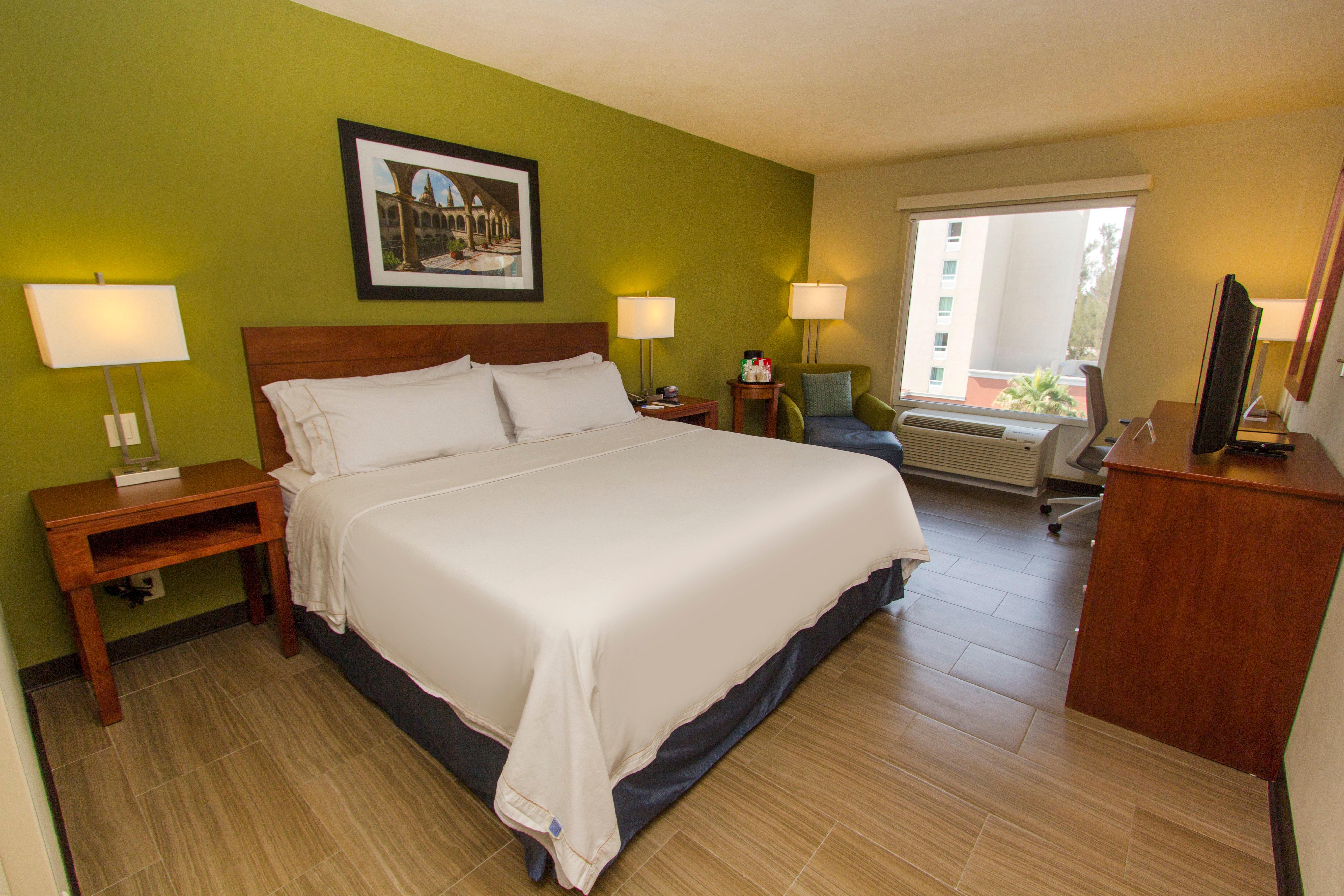 Holiday Inn Express Guadalajara Aeropuerto By Ihg Las Pintas Zewnętrze zdjęcie