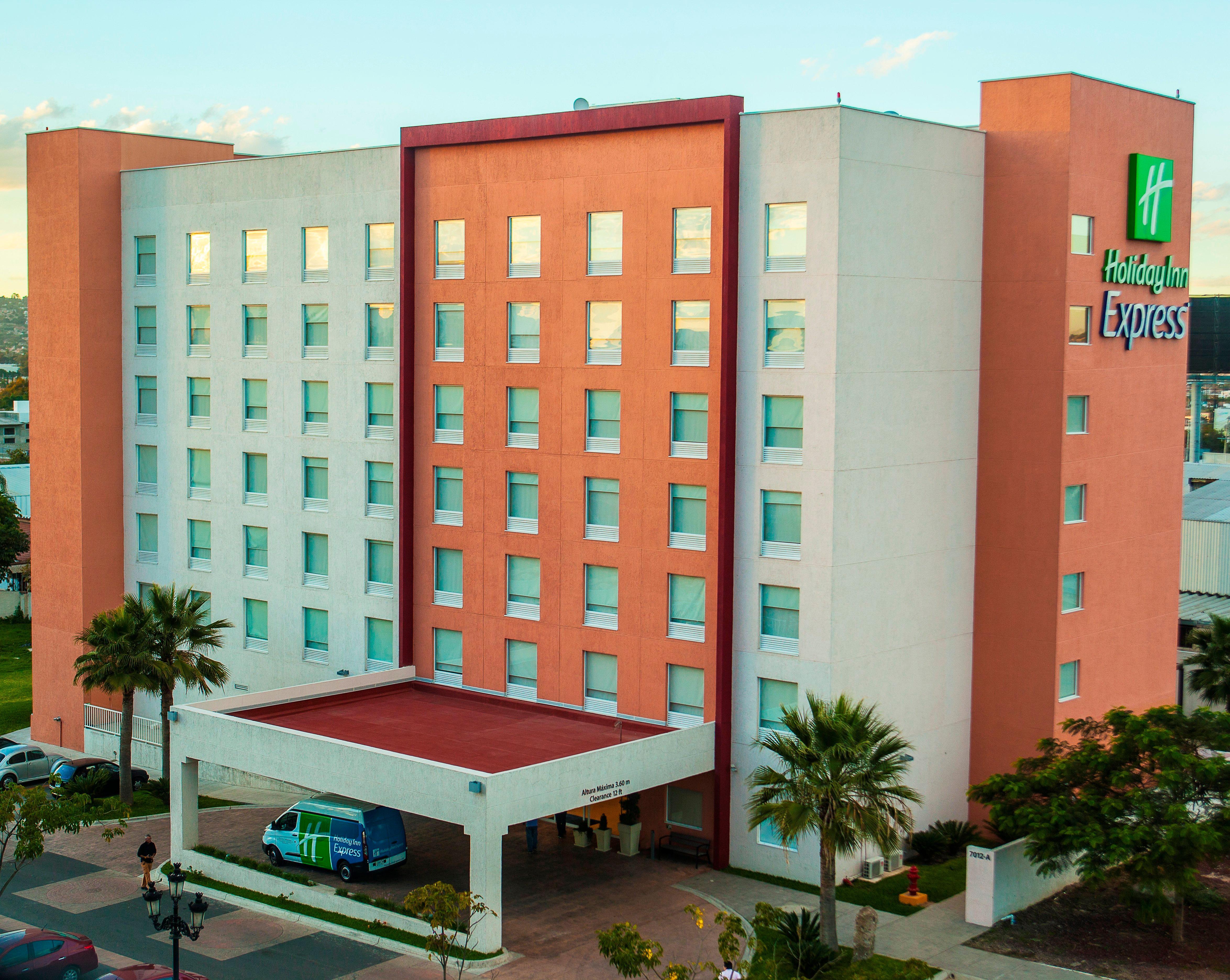 Holiday Inn Express Guadalajara Aeropuerto By Ihg Las Pintas Zewnętrze zdjęcie