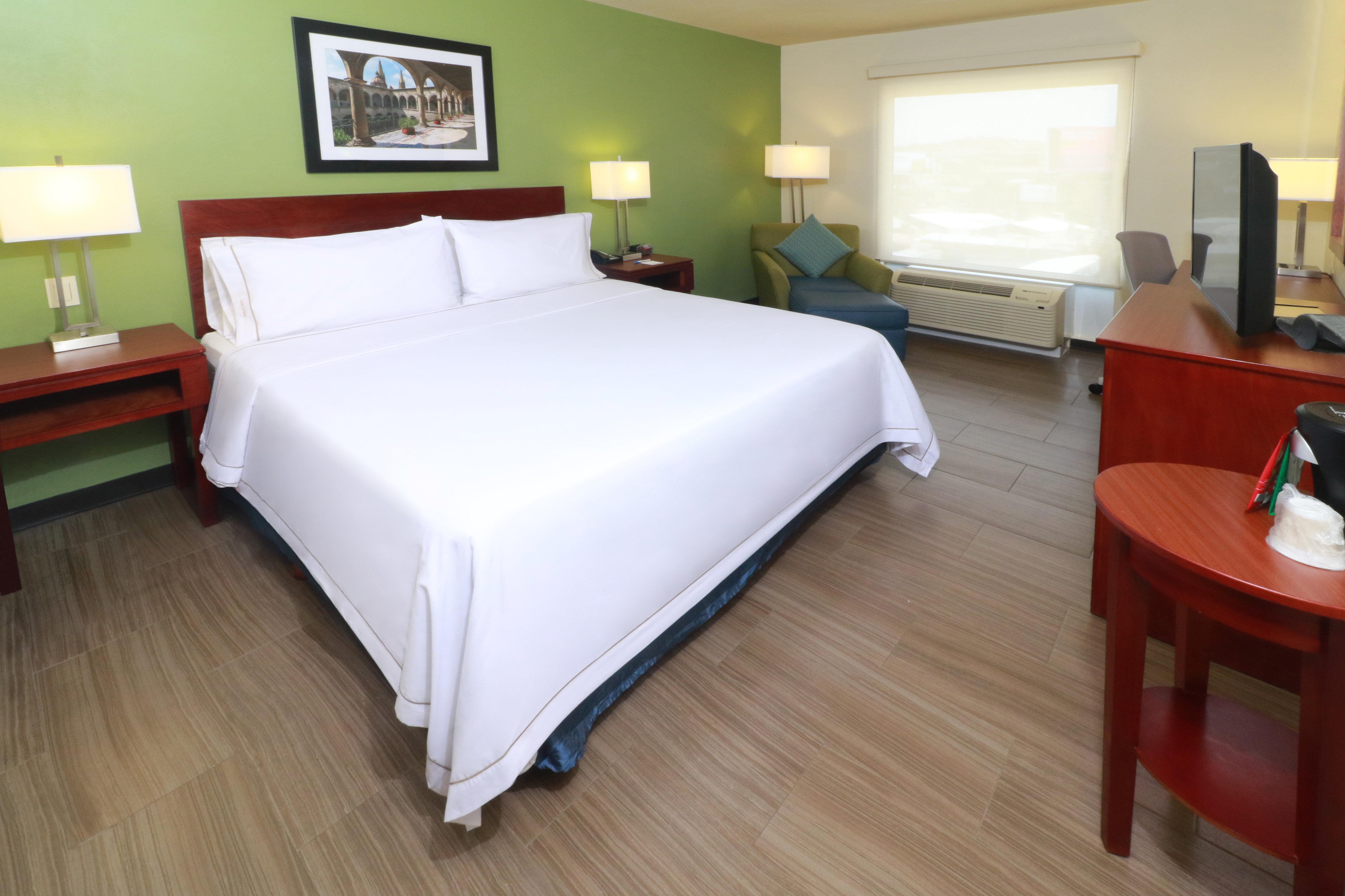 Holiday Inn Express Guadalajara Aeropuerto By Ihg Las Pintas Zewnętrze zdjęcie