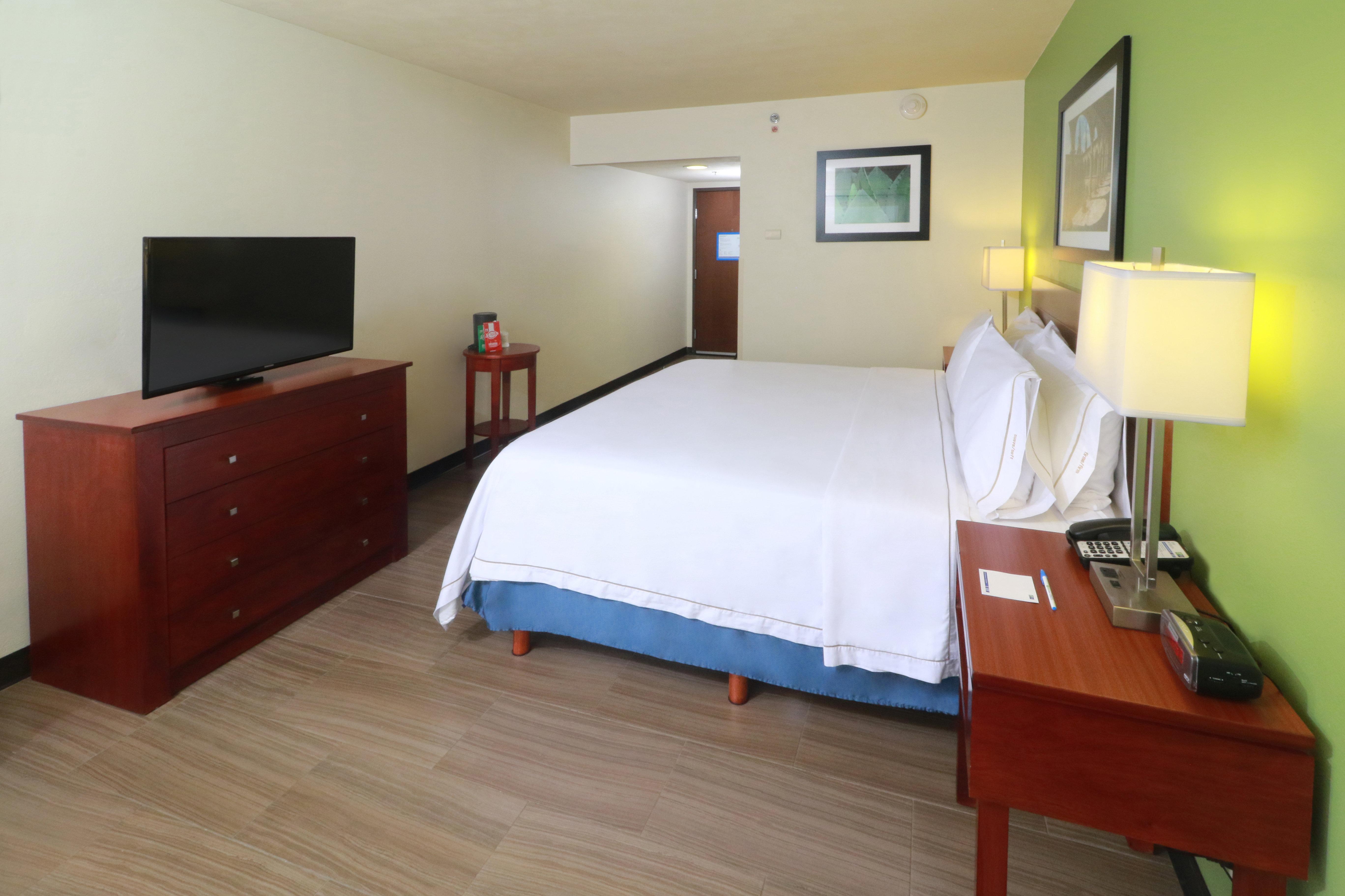 Holiday Inn Express Guadalajara Aeropuerto By Ihg Las Pintas Zewnętrze zdjęcie