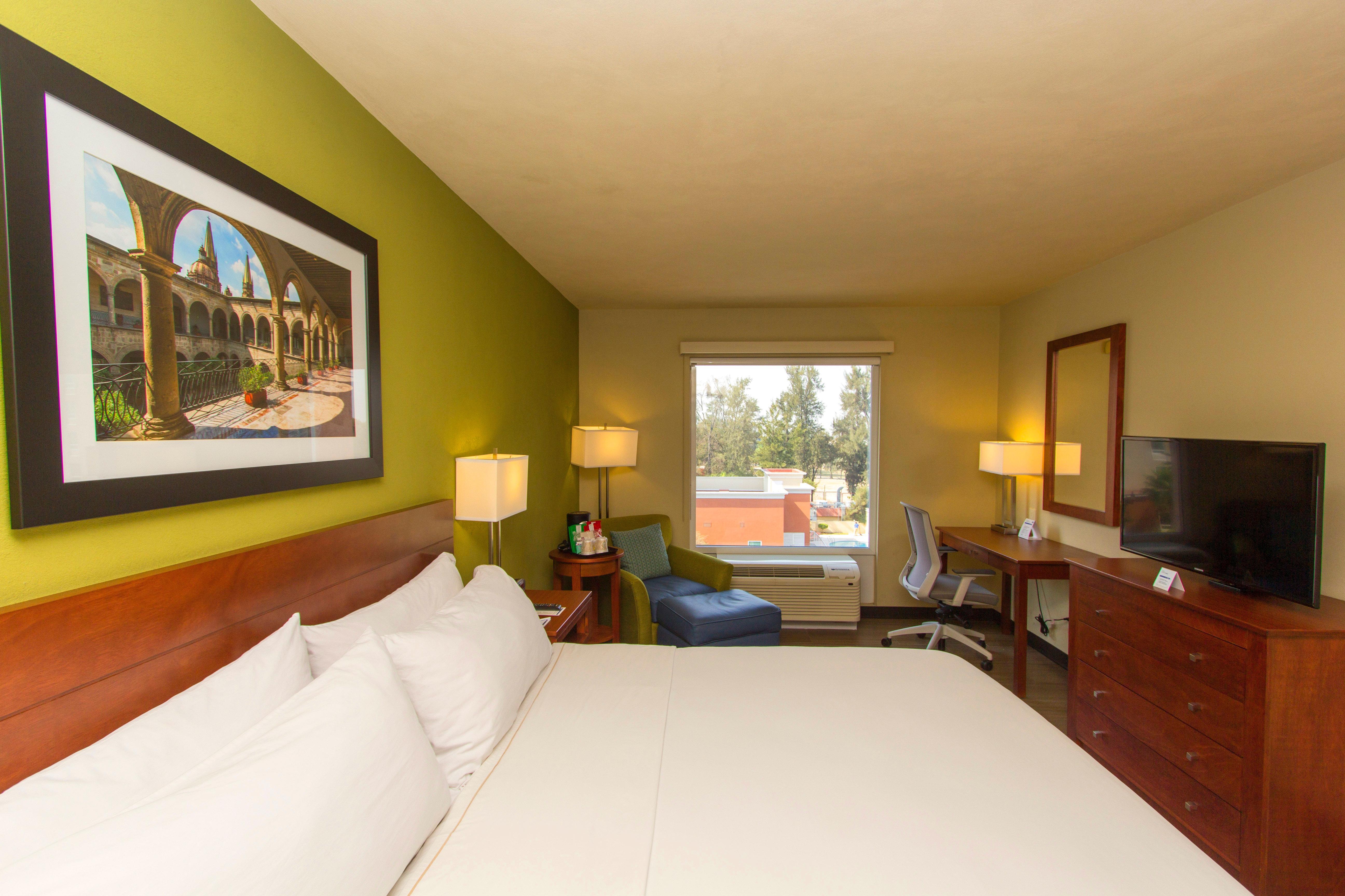Holiday Inn Express Guadalajara Aeropuerto By Ihg Las Pintas Zewnętrze zdjęcie