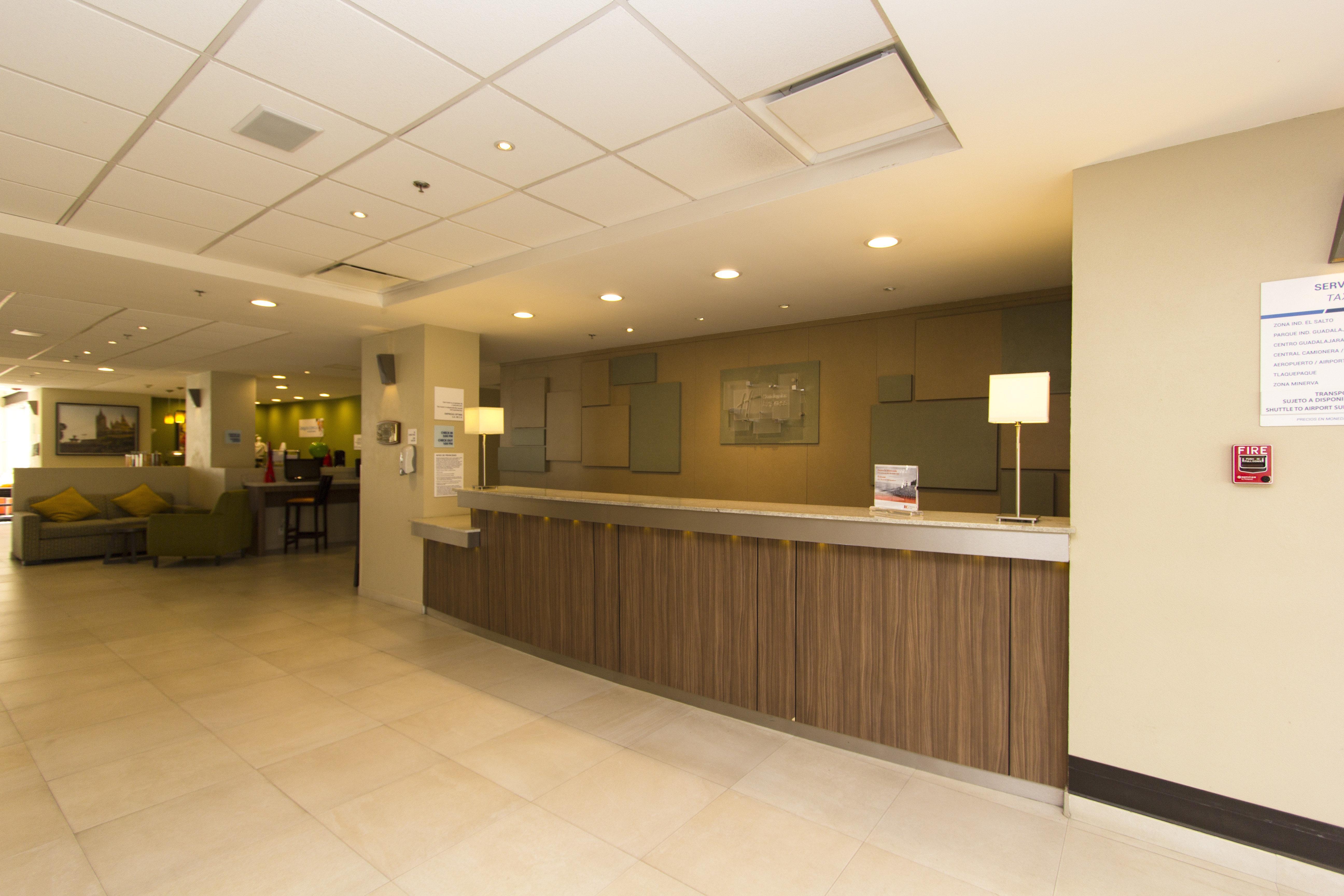 Holiday Inn Express Guadalajara Aeropuerto By Ihg Las Pintas Zewnętrze zdjęcie