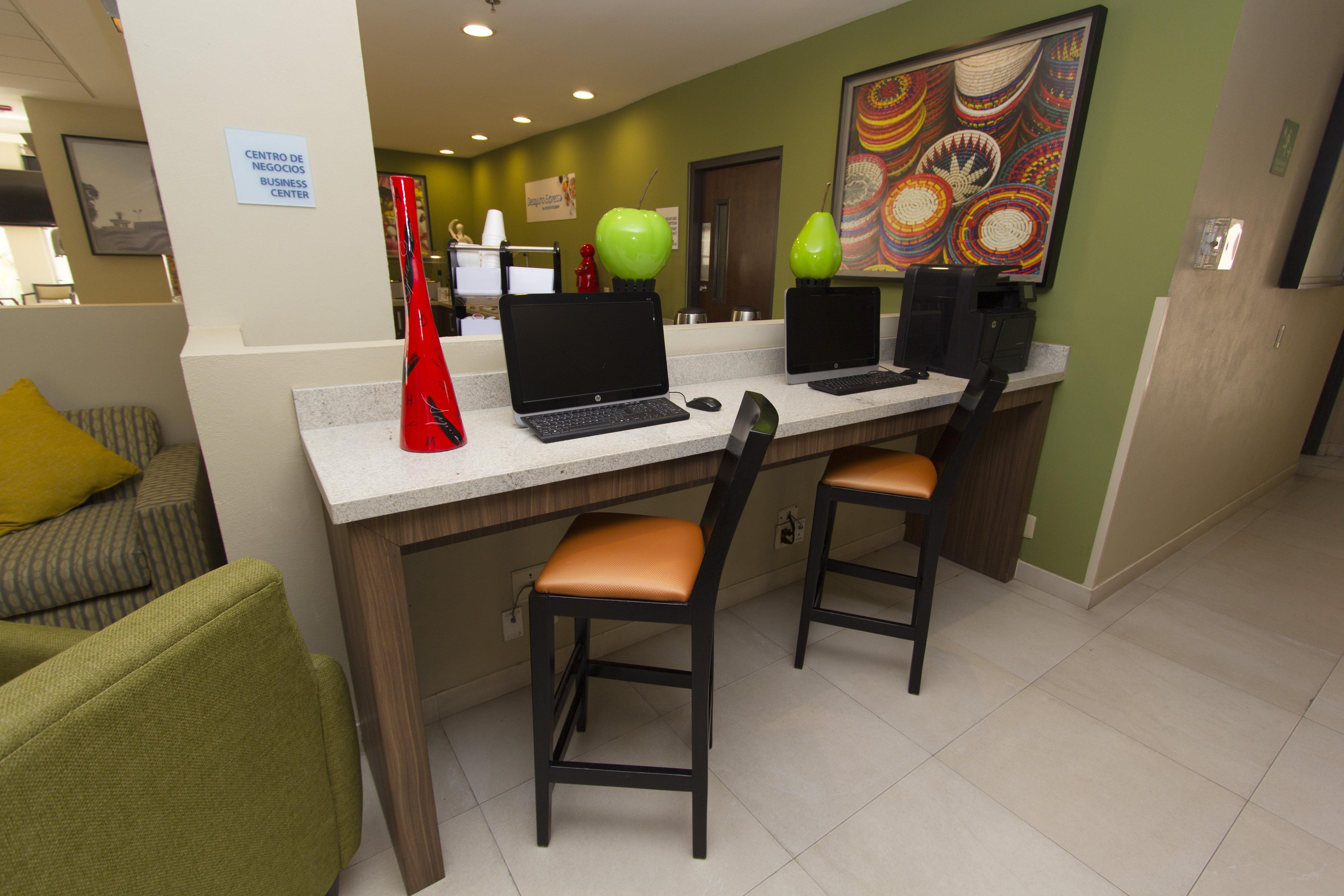 Holiday Inn Express Guadalajara Aeropuerto By Ihg Las Pintas Zewnętrze zdjęcie