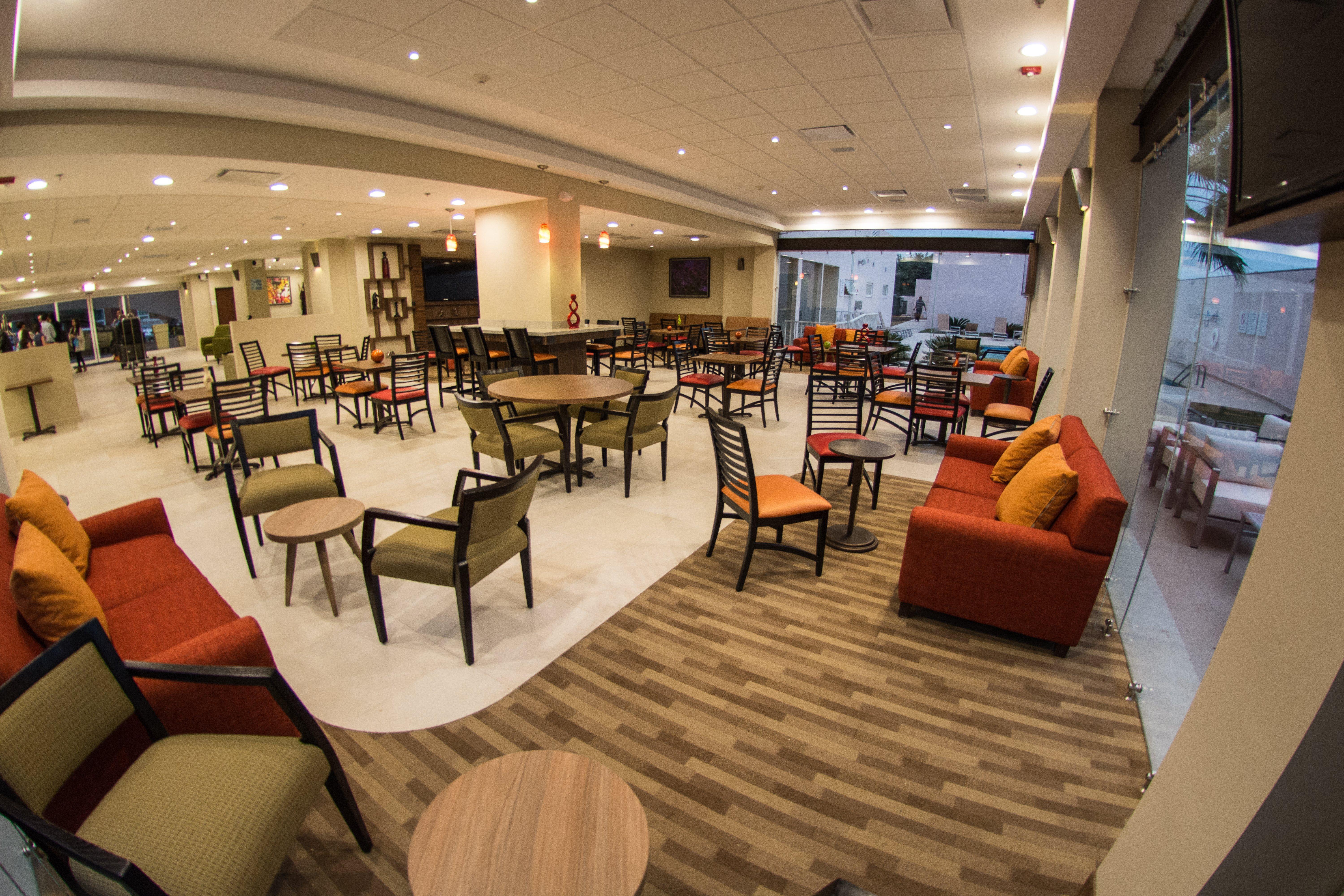 Holiday Inn Express Guadalajara Aeropuerto By Ihg Las Pintas Zewnętrze zdjęcie