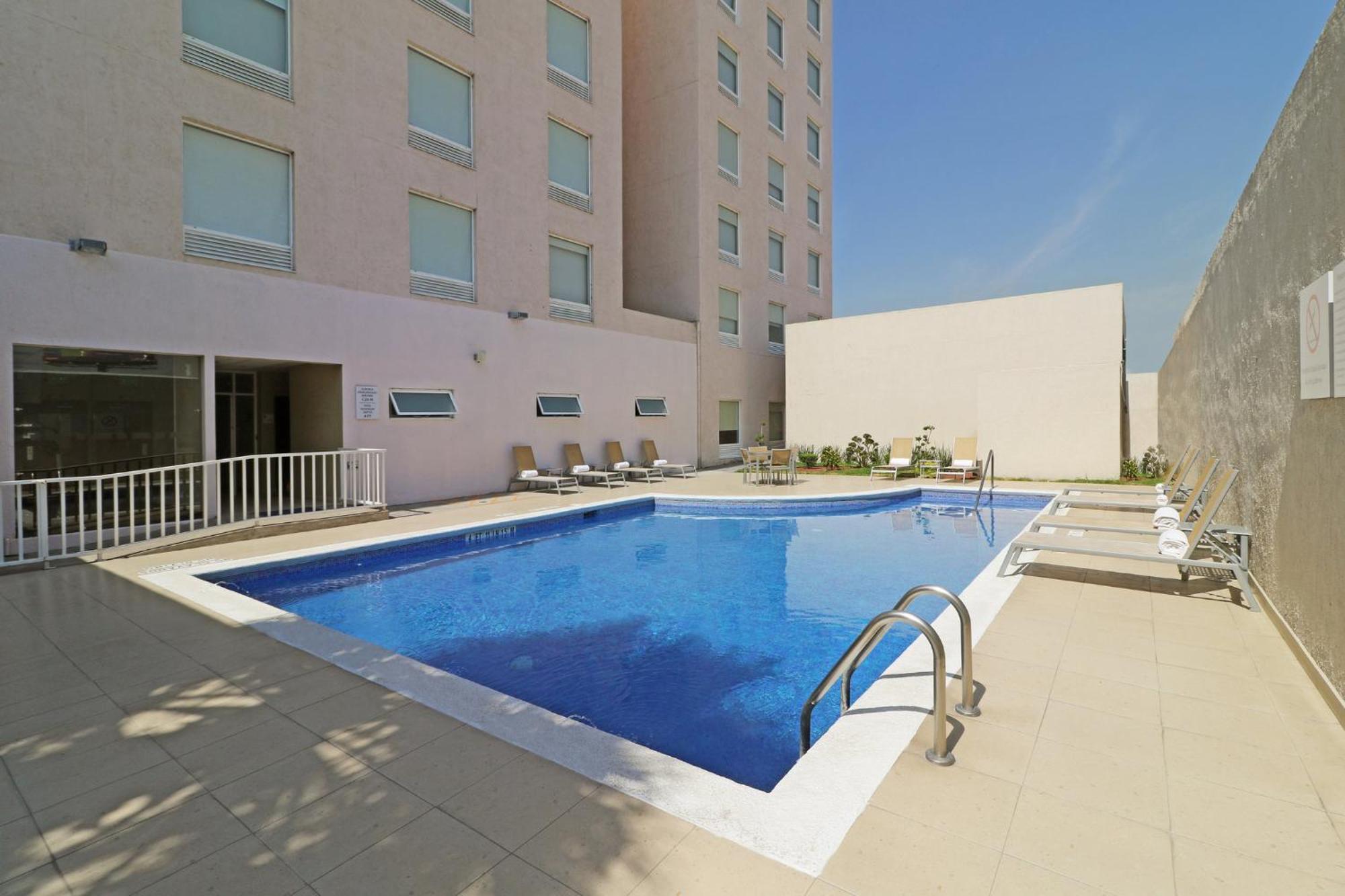Holiday Inn Express Guadalajara Aeropuerto By Ihg Las Pintas Zewnętrze zdjęcie
