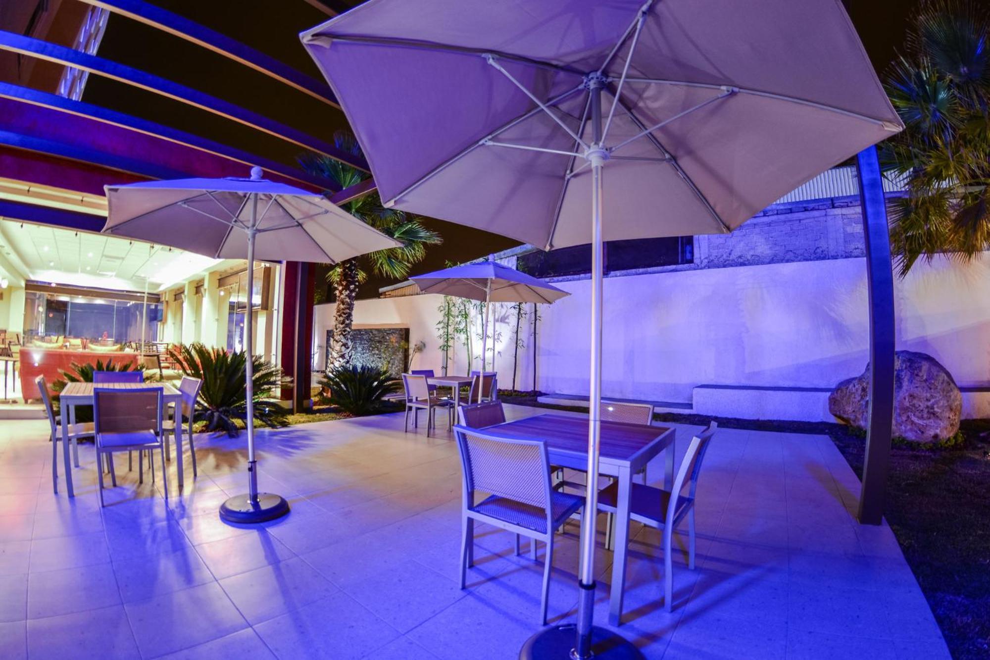 Holiday Inn Express Guadalajara Aeropuerto By Ihg Las Pintas Zewnętrze zdjęcie