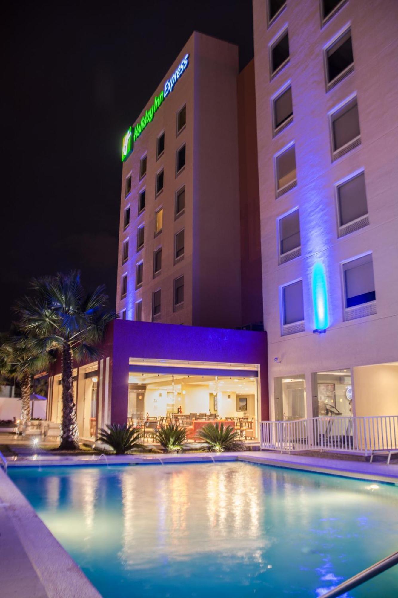 Holiday Inn Express Guadalajara Aeropuerto By Ihg Las Pintas Zewnętrze zdjęcie