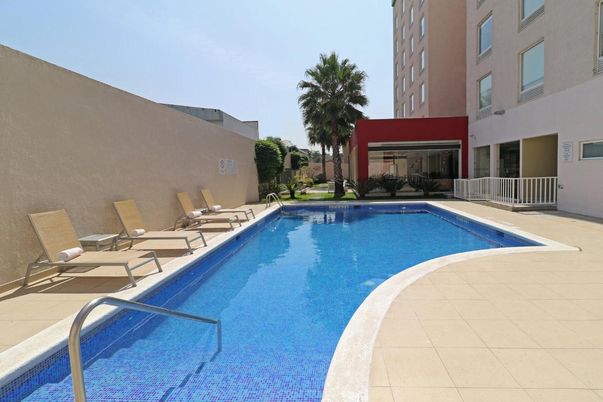 Holiday Inn Express Guadalajara Aeropuerto By Ihg Las Pintas Zewnętrze zdjęcie