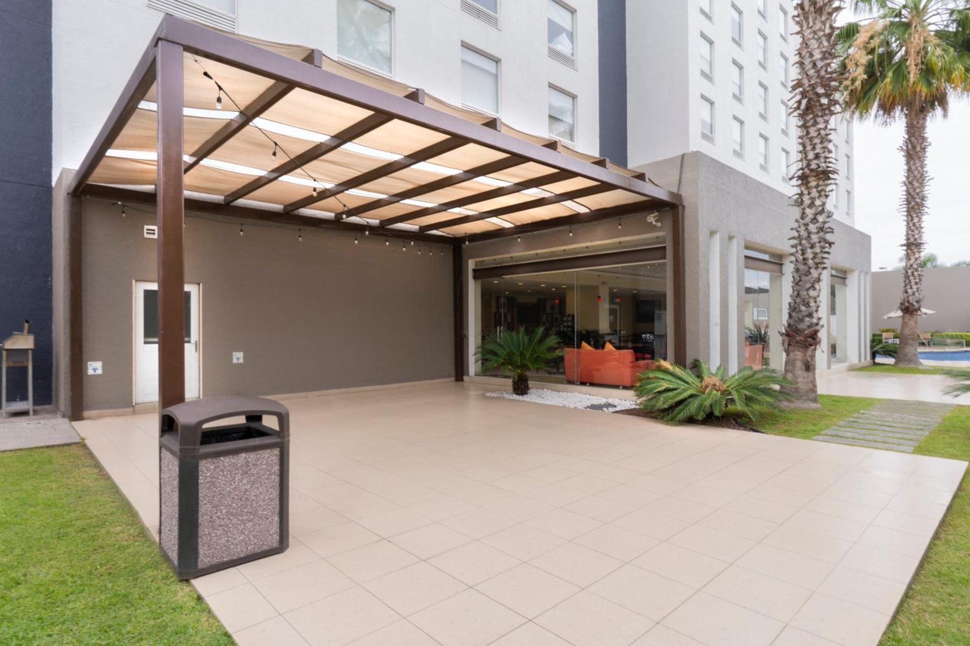 Holiday Inn Express Guadalajara Aeropuerto By Ihg Las Pintas Zewnętrze zdjęcie