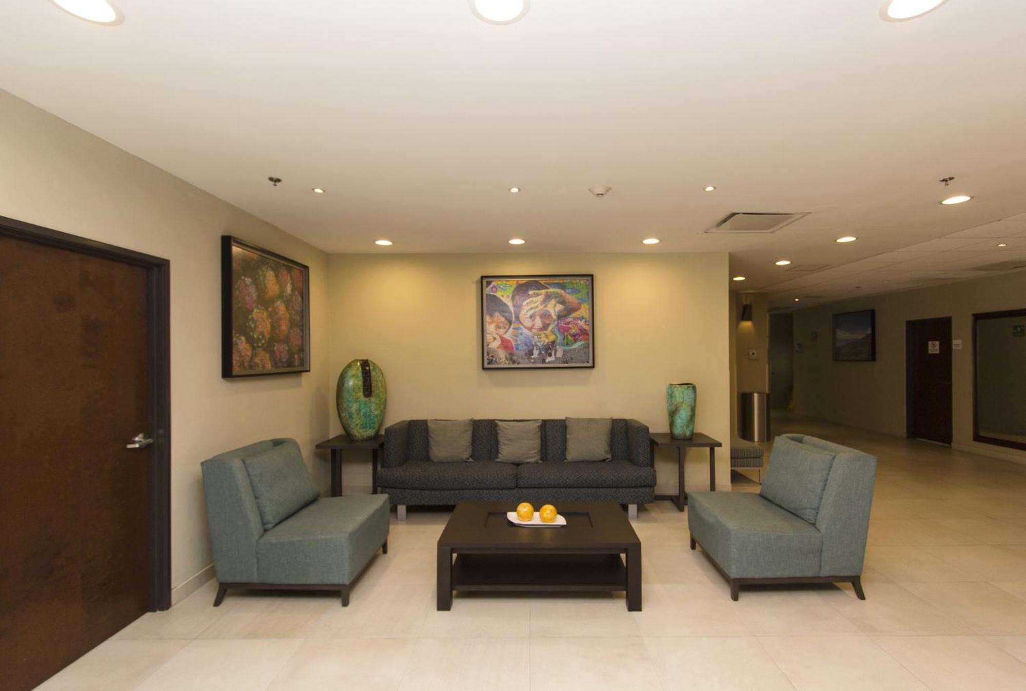 Holiday Inn Express Guadalajara Aeropuerto By Ihg Las Pintas Zewnętrze zdjęcie