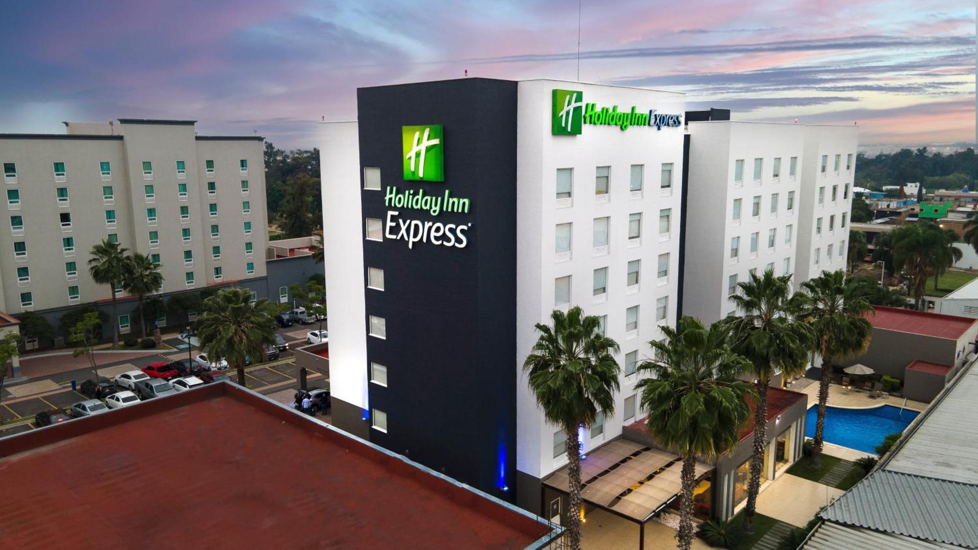 Holiday Inn Express Guadalajara Aeropuerto By Ihg Las Pintas Zewnętrze zdjęcie