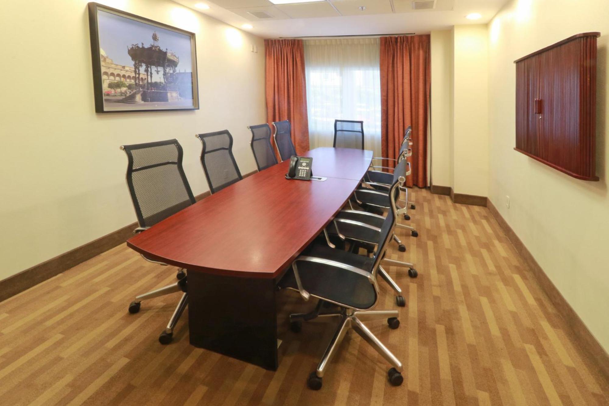 Holiday Inn Express Guadalajara Aeropuerto By Ihg Las Pintas Zewnętrze zdjęcie