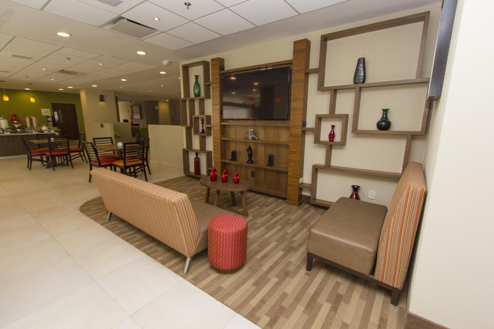 Holiday Inn Express Guadalajara Aeropuerto By Ihg Las Pintas Zewnętrze zdjęcie