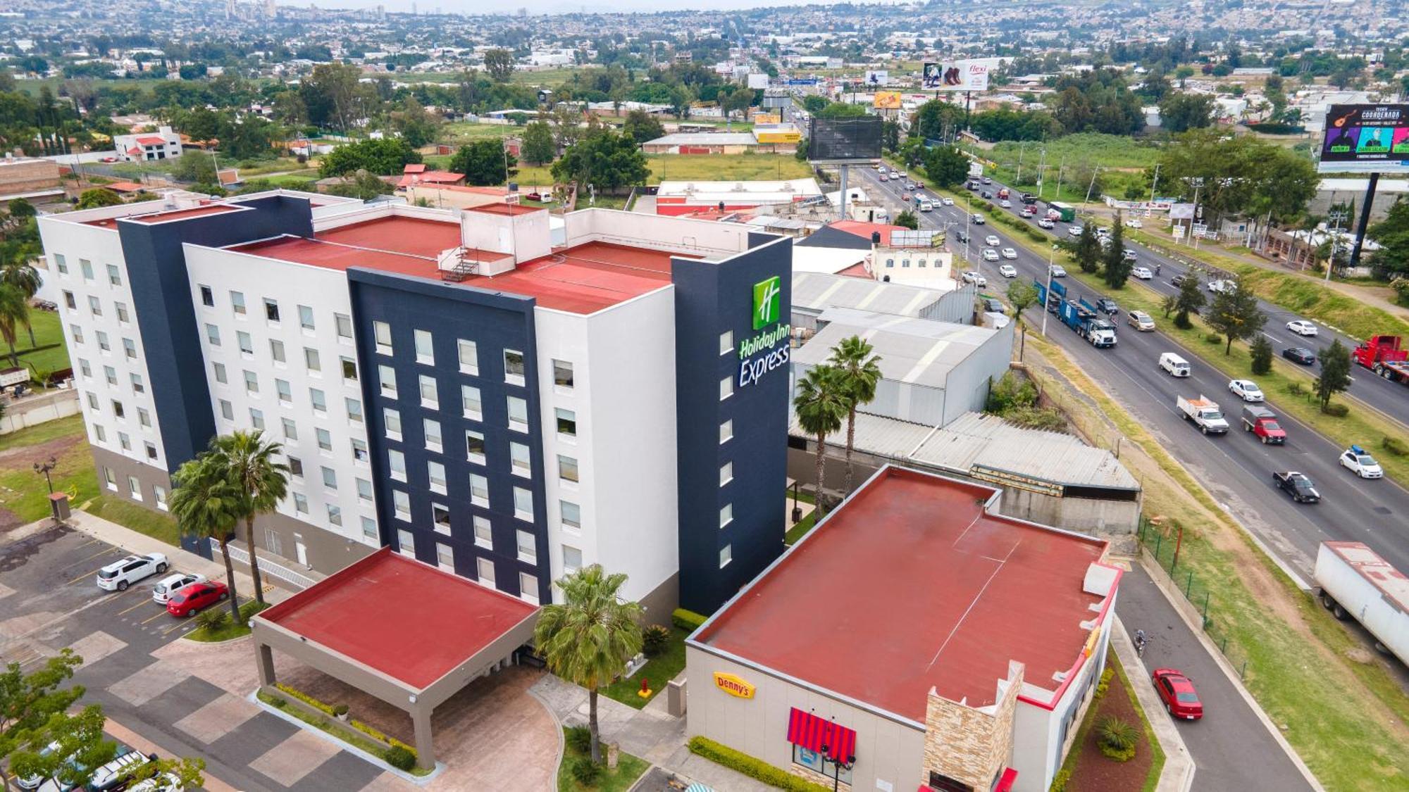 Holiday Inn Express Guadalajara Aeropuerto By Ihg Las Pintas Zewnętrze zdjęcie