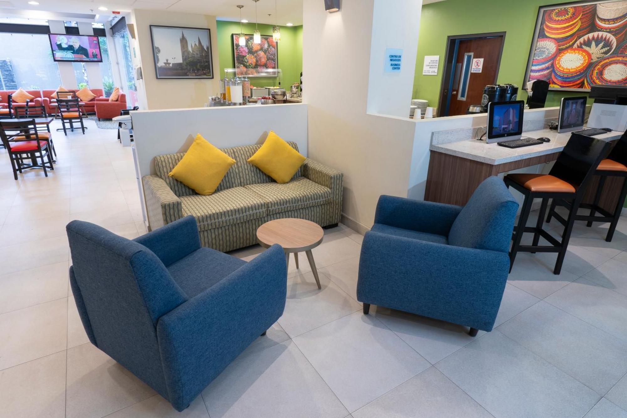 Holiday Inn Express Guadalajara Aeropuerto By Ihg Las Pintas Zewnętrze zdjęcie