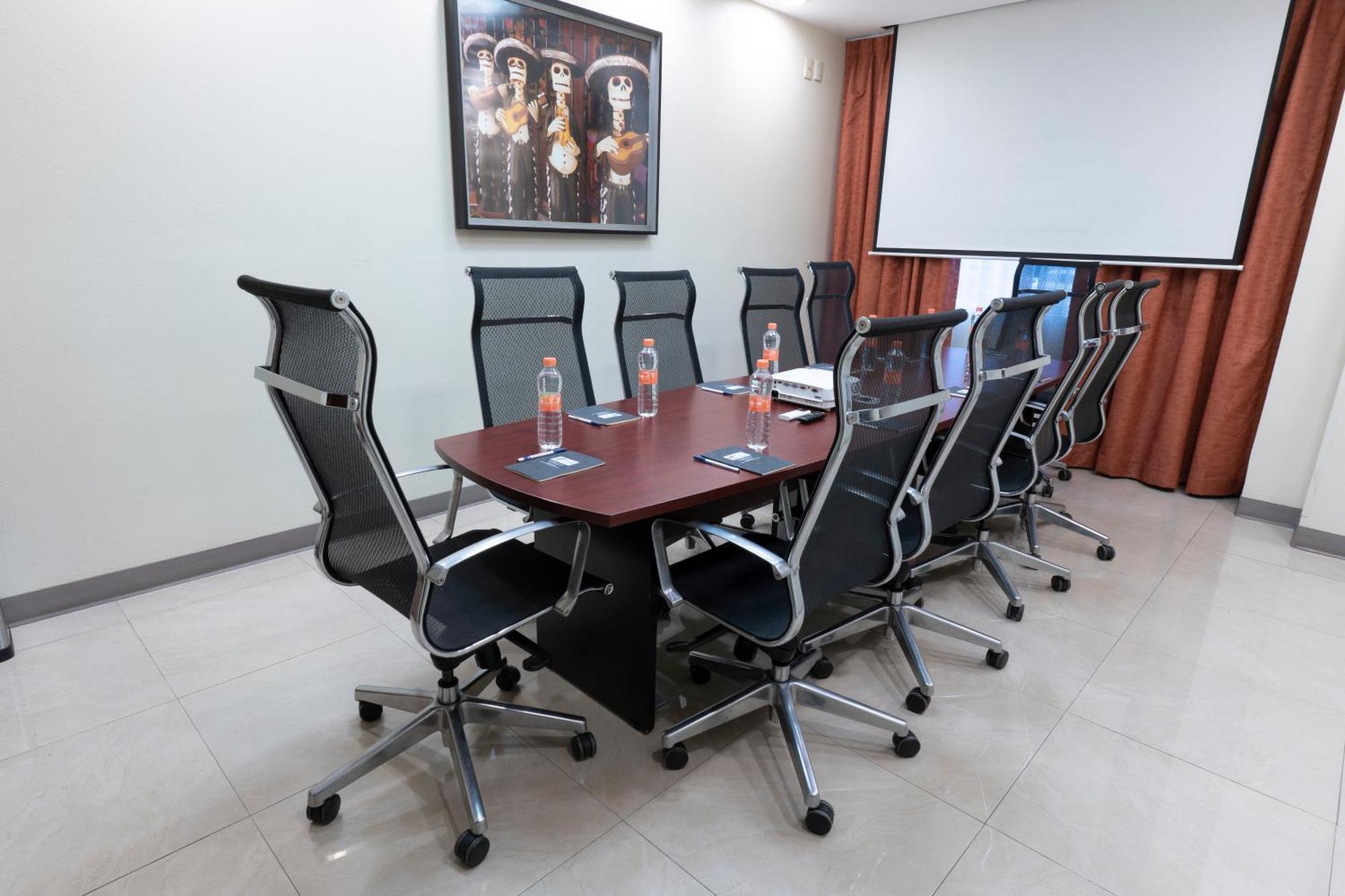 Holiday Inn Express Guadalajara Aeropuerto By Ihg Las Pintas Zewnętrze zdjęcie