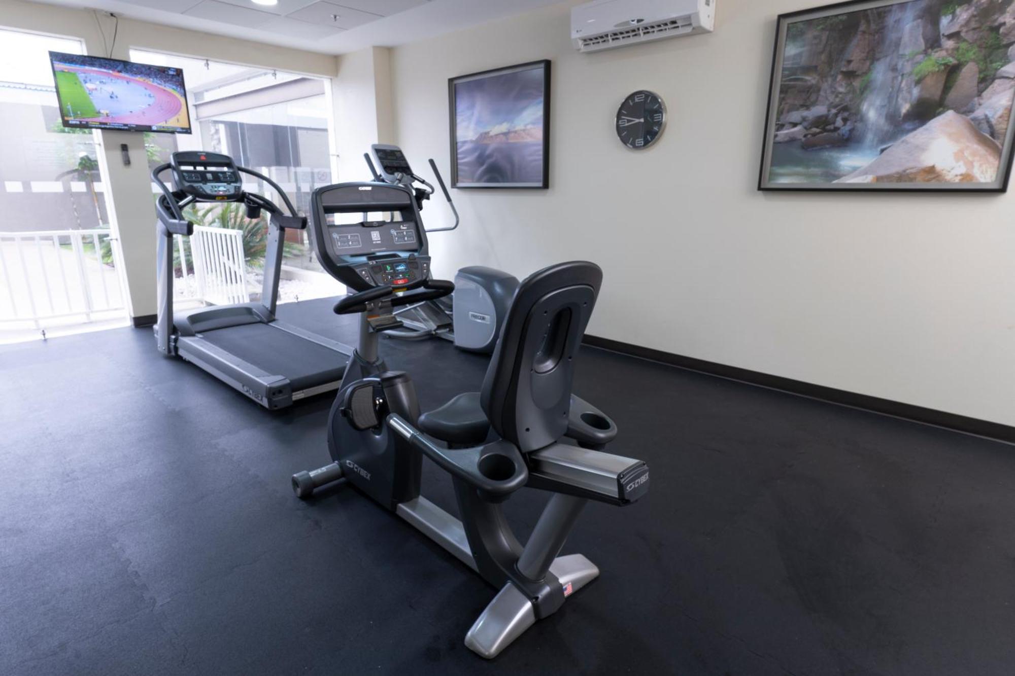 Holiday Inn Express Guadalajara Aeropuerto By Ihg Las Pintas Zewnętrze zdjęcie