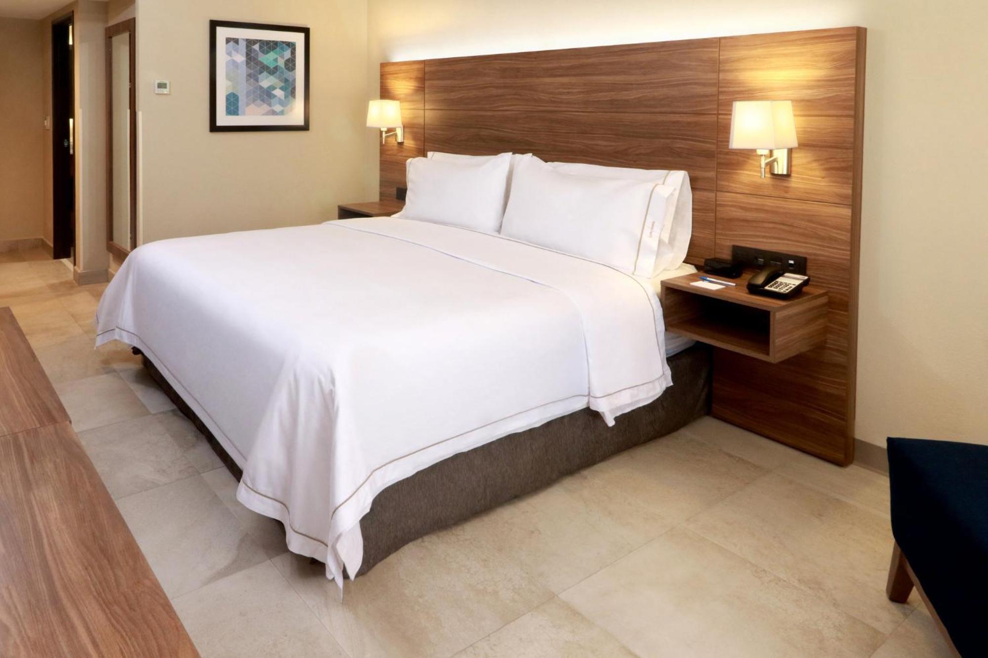 Holiday Inn Express Guadalajara Aeropuerto By Ihg Las Pintas Zewnętrze zdjęcie