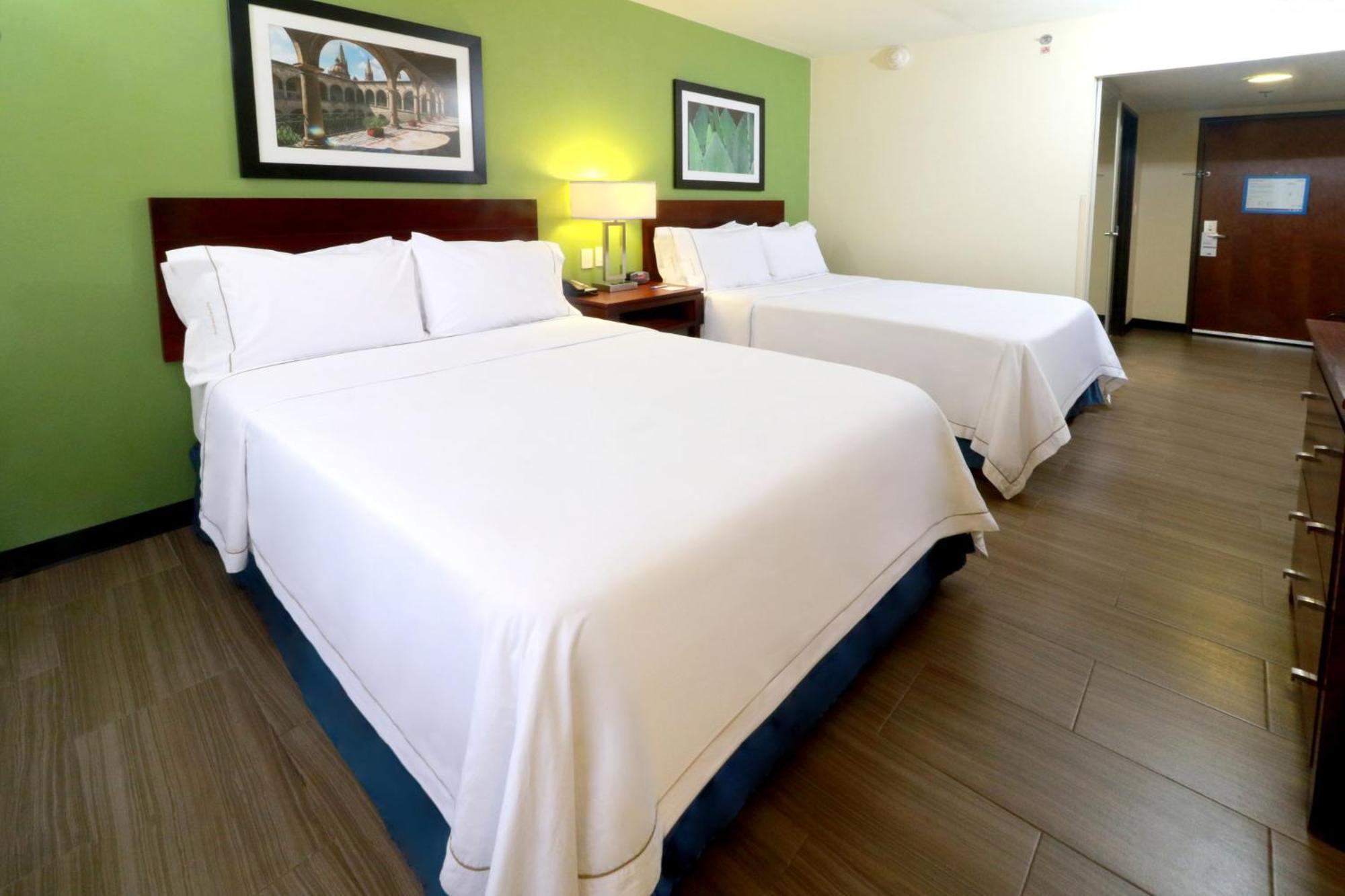 Holiday Inn Express Guadalajara Aeropuerto By Ihg Las Pintas Zewnętrze zdjęcie