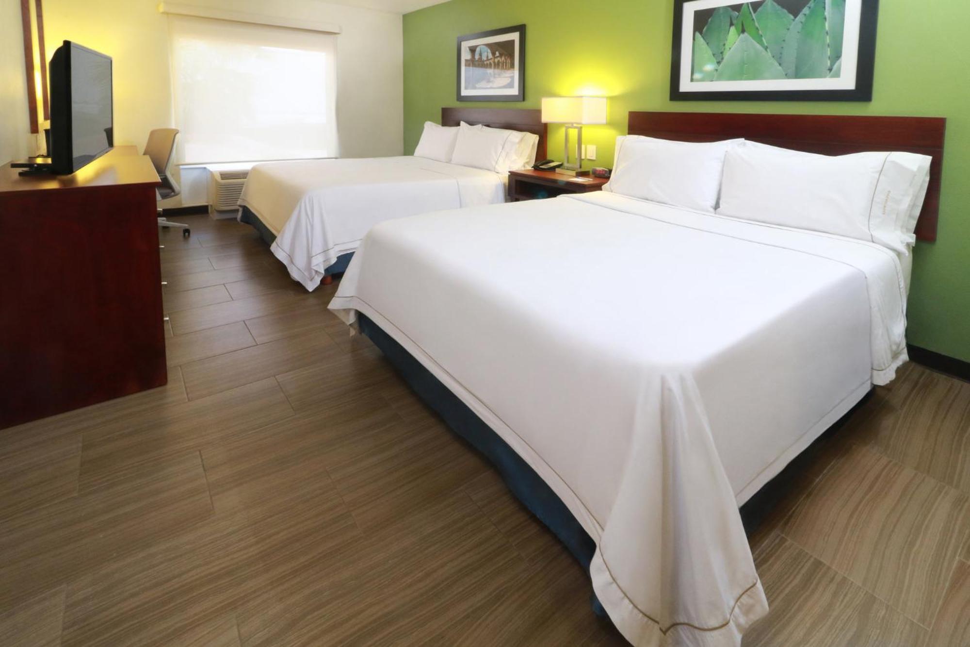 Holiday Inn Express Guadalajara Aeropuerto By Ihg Las Pintas Zewnętrze zdjęcie