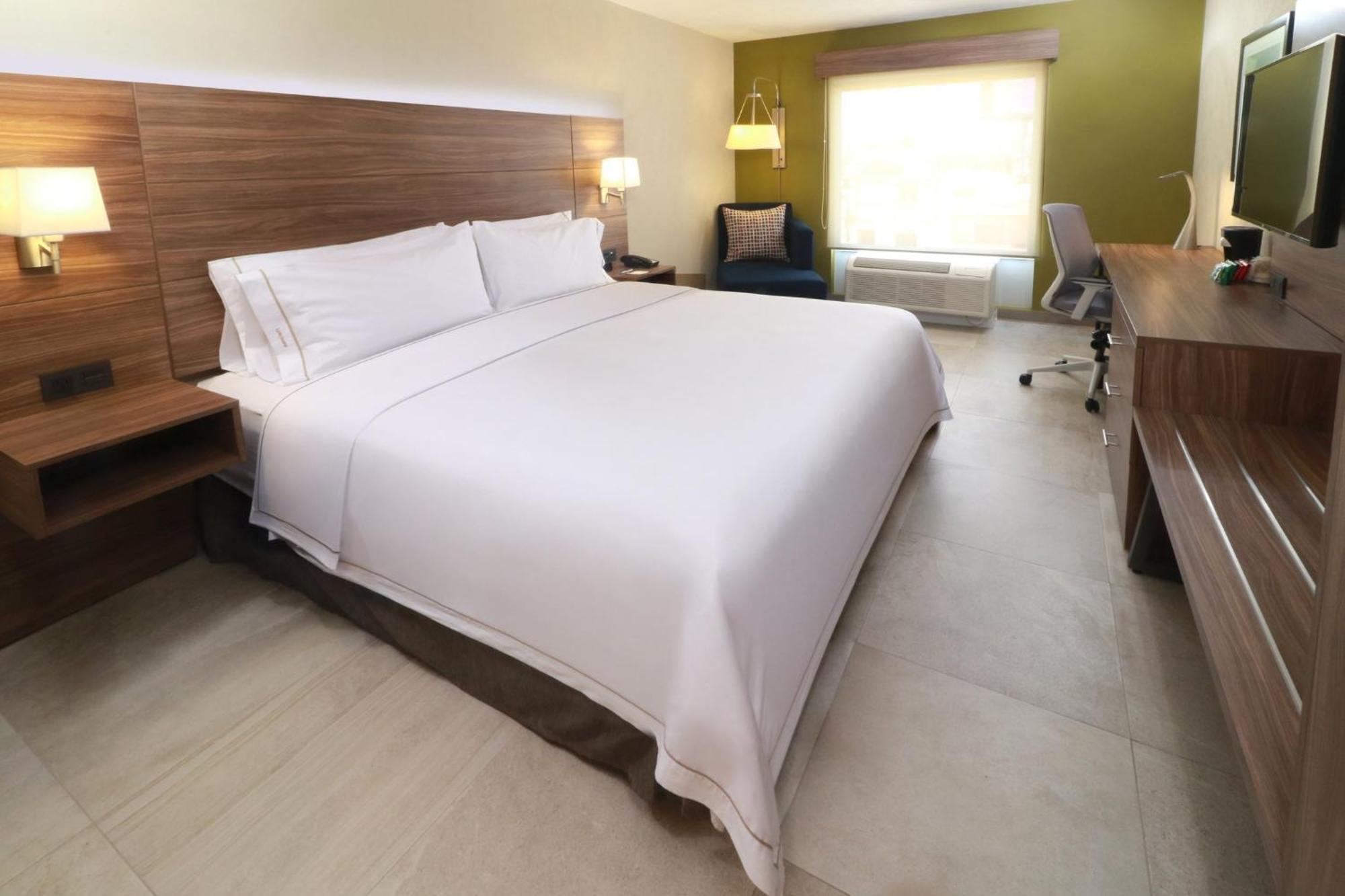 Holiday Inn Express Guadalajara Aeropuerto By Ihg Las Pintas Zewnętrze zdjęcie