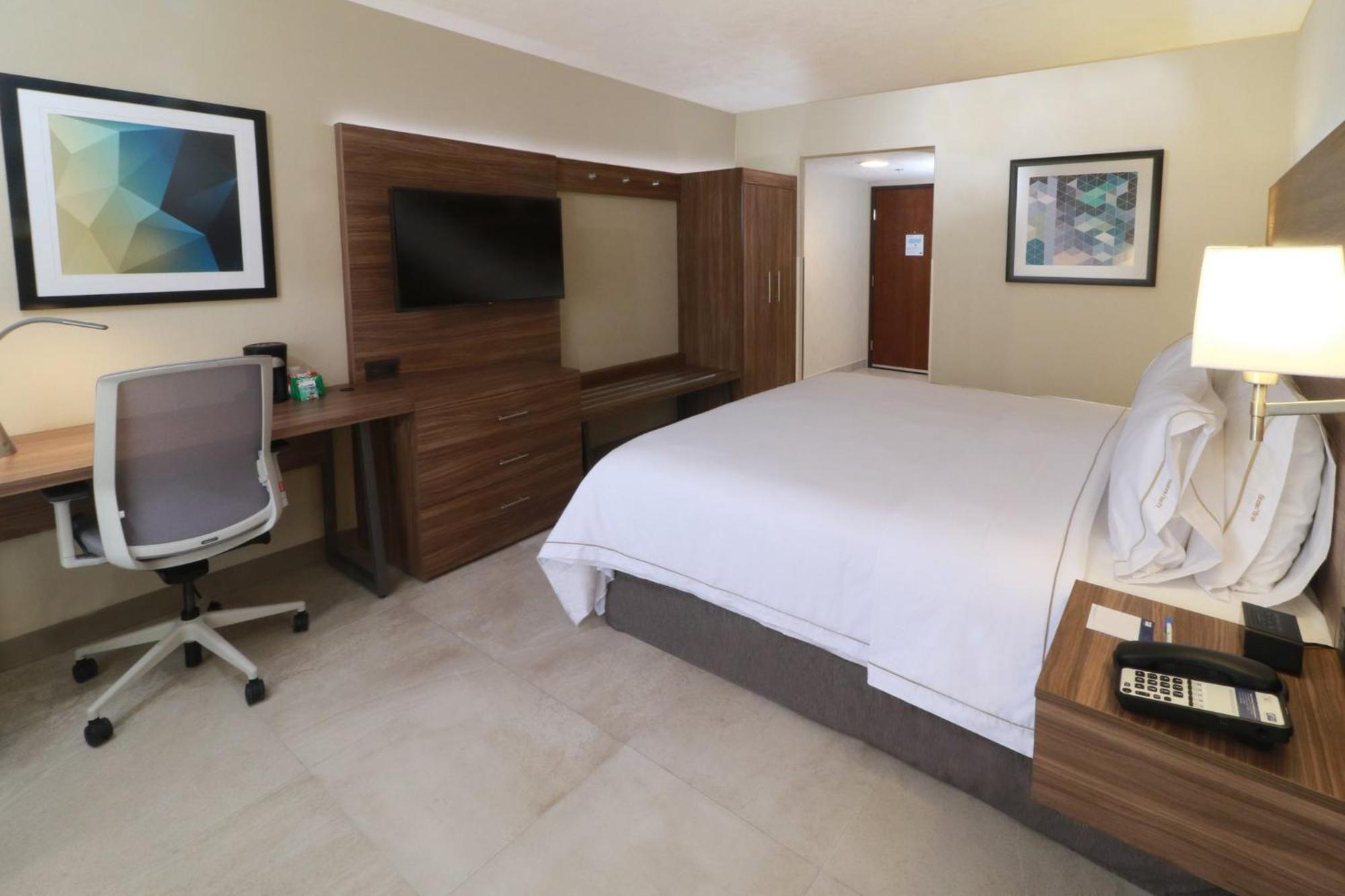 Holiday Inn Express Guadalajara Aeropuerto By Ihg Las Pintas Zewnętrze zdjęcie